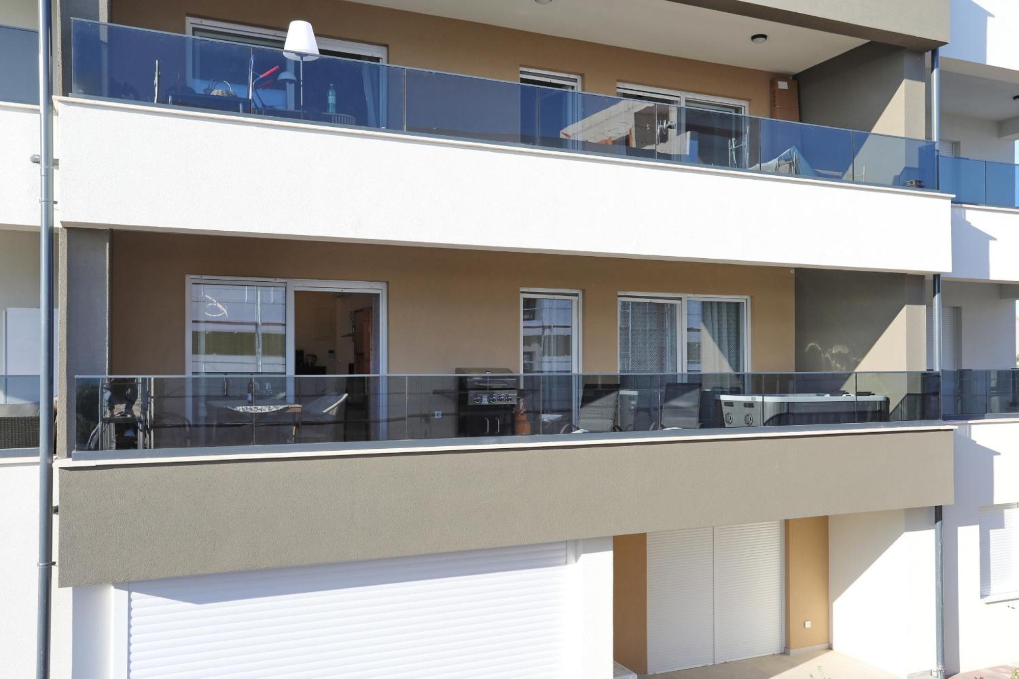 פריבלאקה Apartment Relex With Pool & Jacuzzi מראה חיצוני תמונה