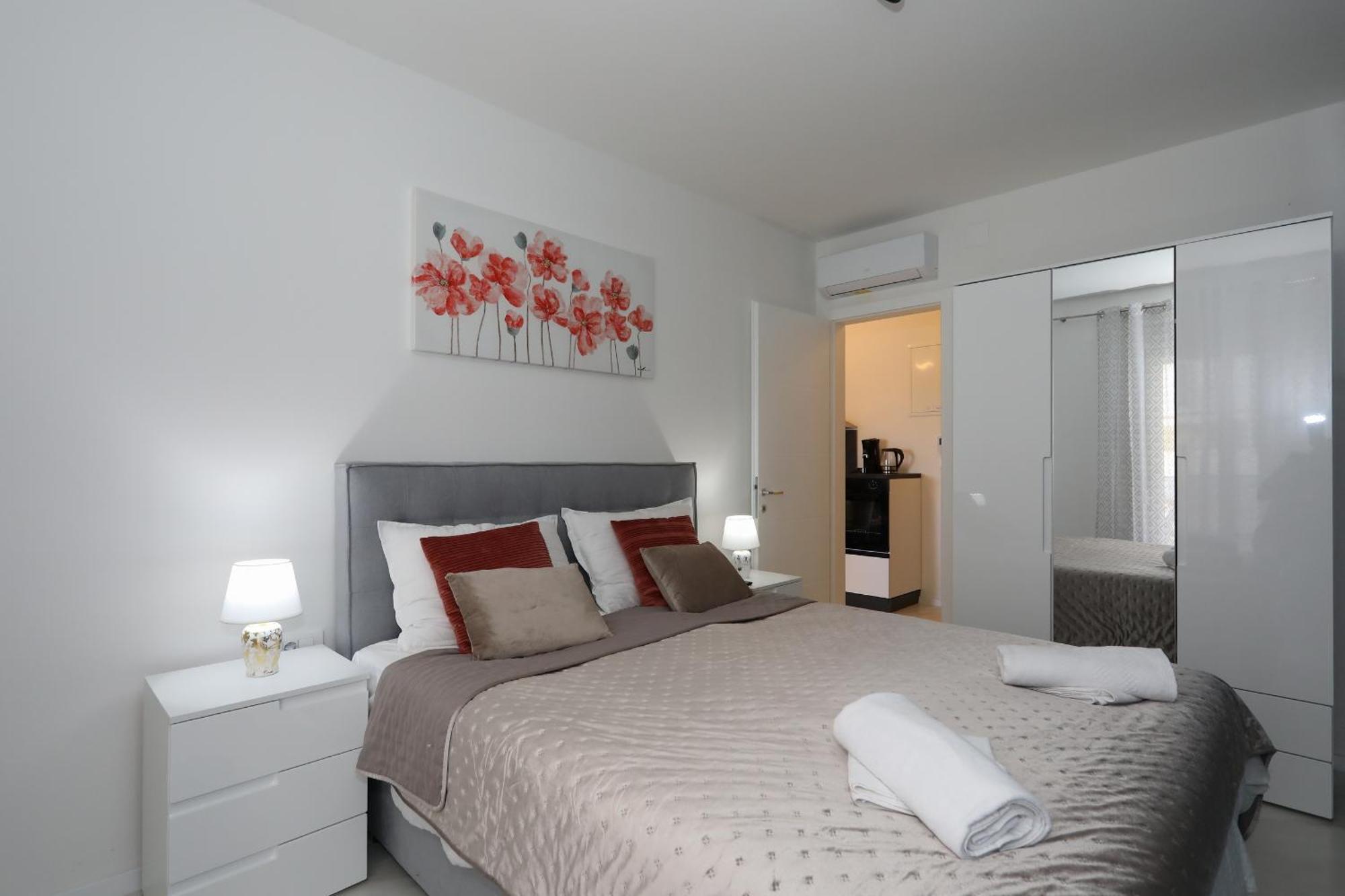 פריבלאקה Apartment Relex With Pool & Jacuzzi מראה חיצוני תמונה
