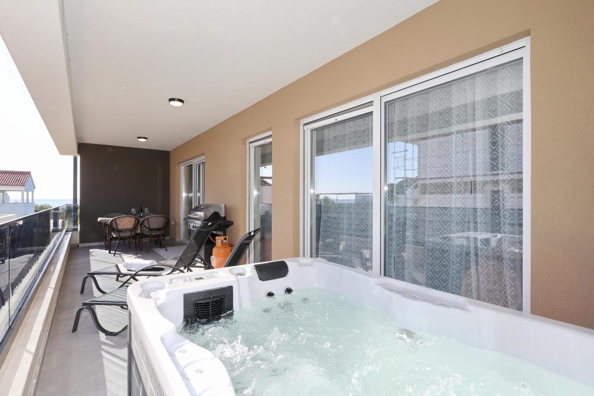 פריבלאקה Apartment Relex With Pool & Jacuzzi מראה חיצוני תמונה